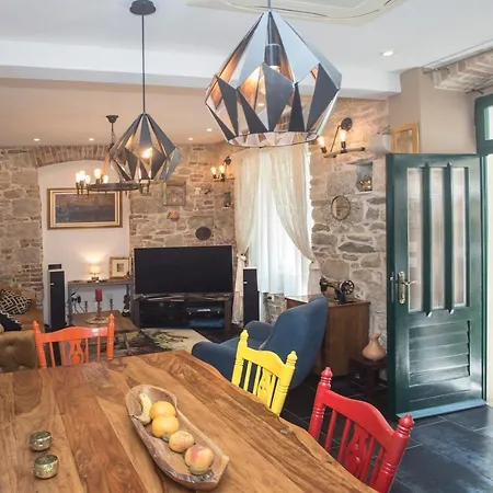Bossa Apartment Split