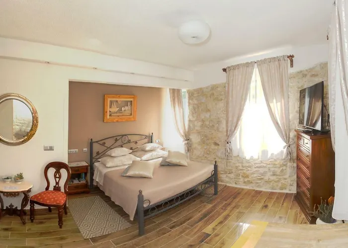 Bossa Apartment Split